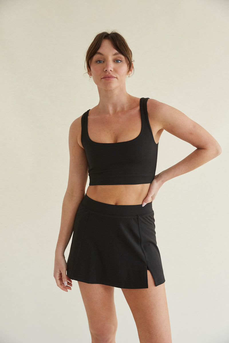 Nina Smoothing Tennis Skort in Black – American Threads 
