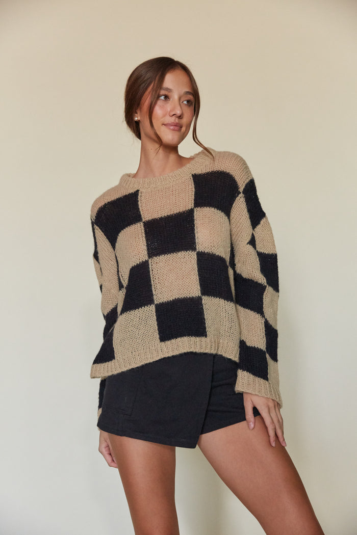beight and black checkered slinky soft sweater | trendy sweater for winter