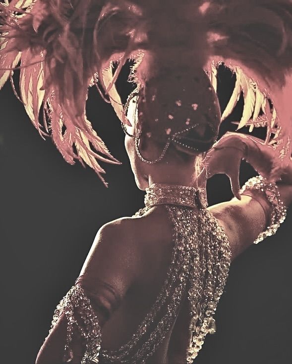 Life of a Showgirl: Outfit Ideas That Steal the Spotlight