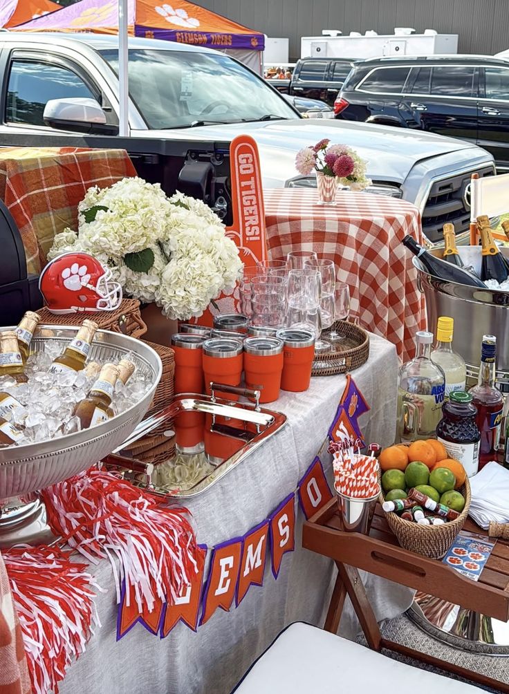 Tailgate Outfits: What to Wear to a College Tailgate