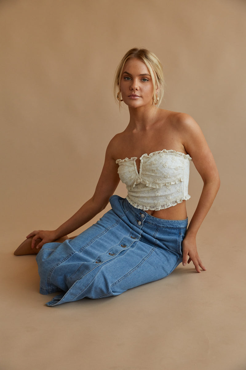 fall fashion trends 2023 - denim maxi skirt outfit - notch neck top