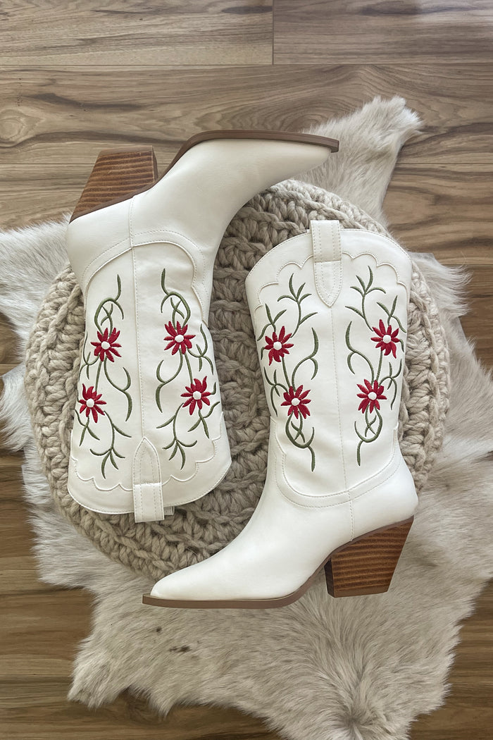 lana del rey boots for coachella 2024