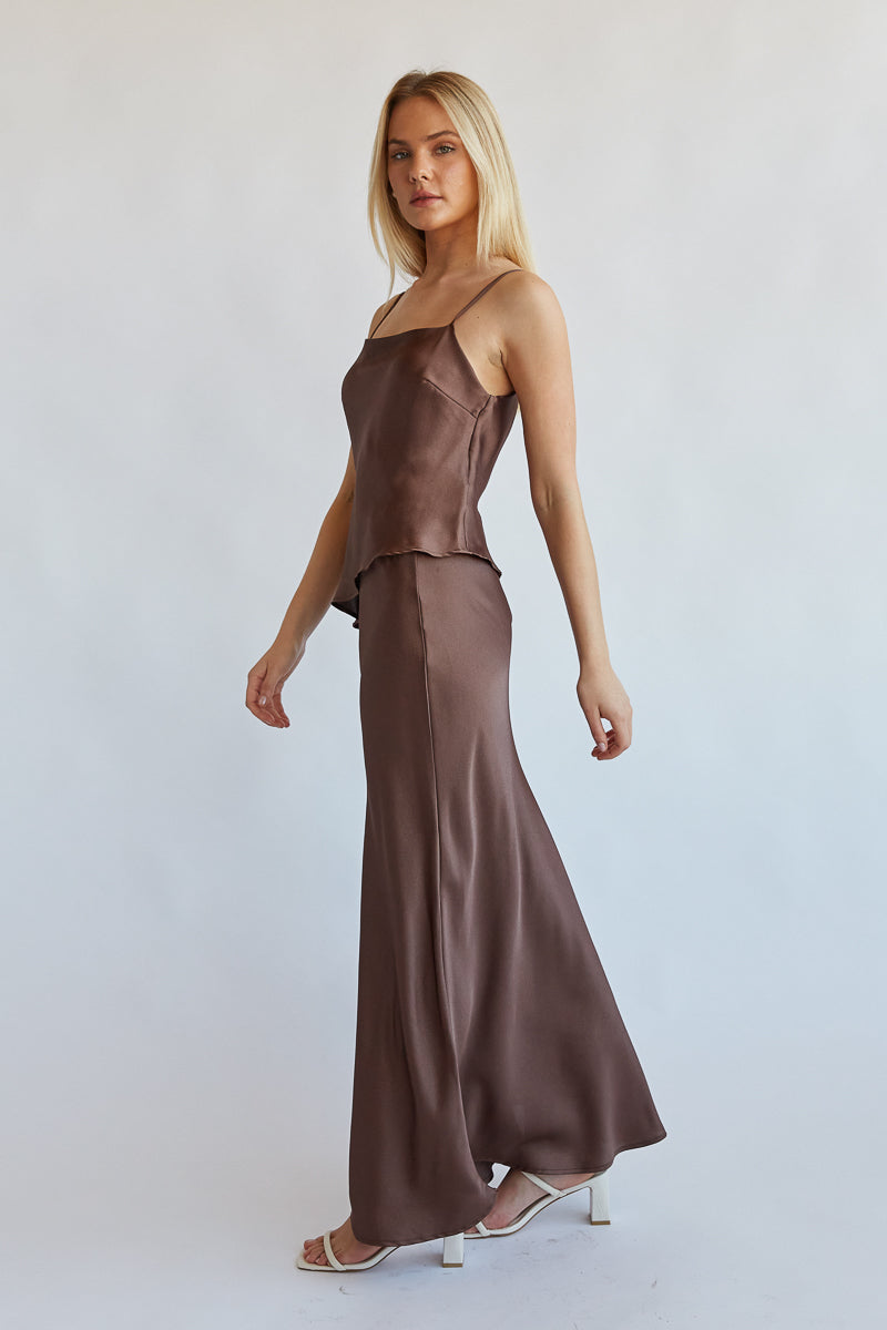dinner outfit winter 2023 - autumnal matching set - flattering silky maxi skirt