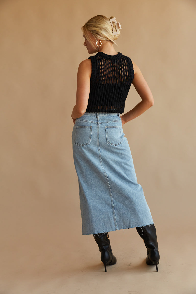denim midi skirt - light wash denim skirt with slit - fall transitional outfit inspo - trendy new yorker style
