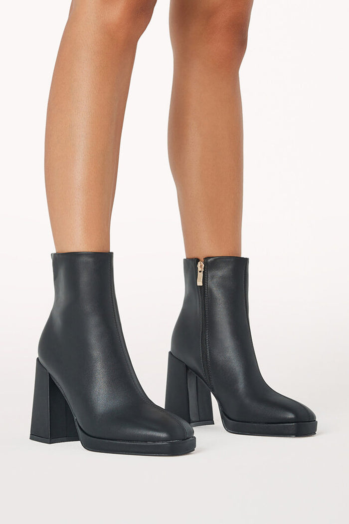 trendy shoes for fall 2023 - black square toe booties 