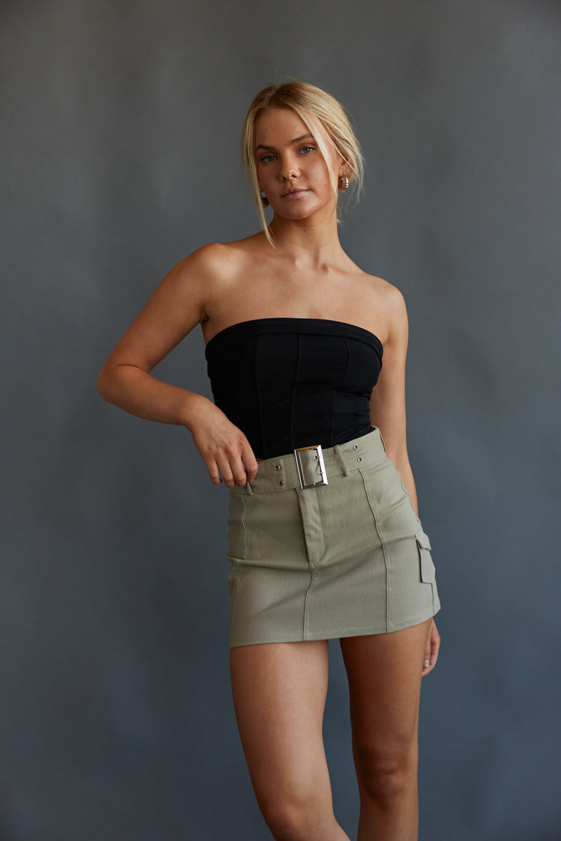 belted mini skirt - utility skirt with belt - mini skirt outfit - fall fashion