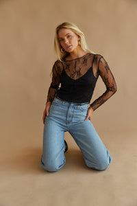 fall fashion trends 2023 - lace top - black top - levi's ribcage wide leg jeans - A6081-0002