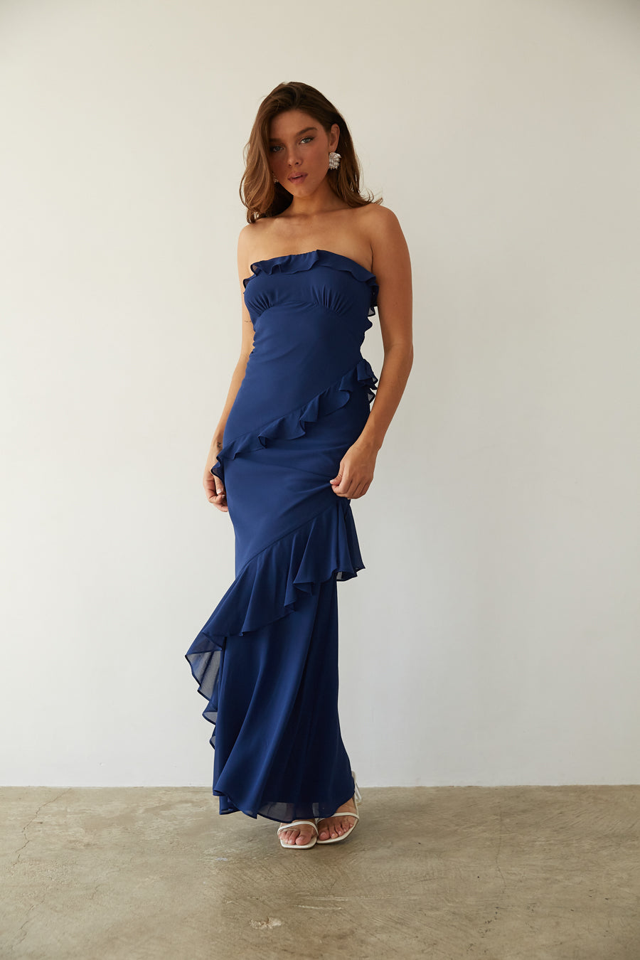 Ruffle Dress Wayf Navy Dress Jana Ruffle Open Back Maxi Dress In White Size Small 100% Polyester American Threads Ruffle Dress Wayf Navy Dress Jana Ruffle Open Back Maxi Dress In White Size Small 100% Polyester American Threads