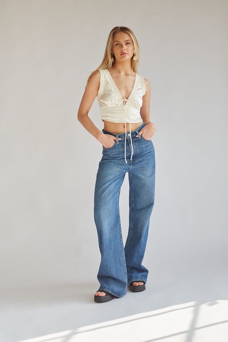 mom jean in medium blue color with wide leg cut | trendy + must-have Levi's jean 