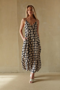 black and tan linen geometric print maxi dress | vacation dress inspo 