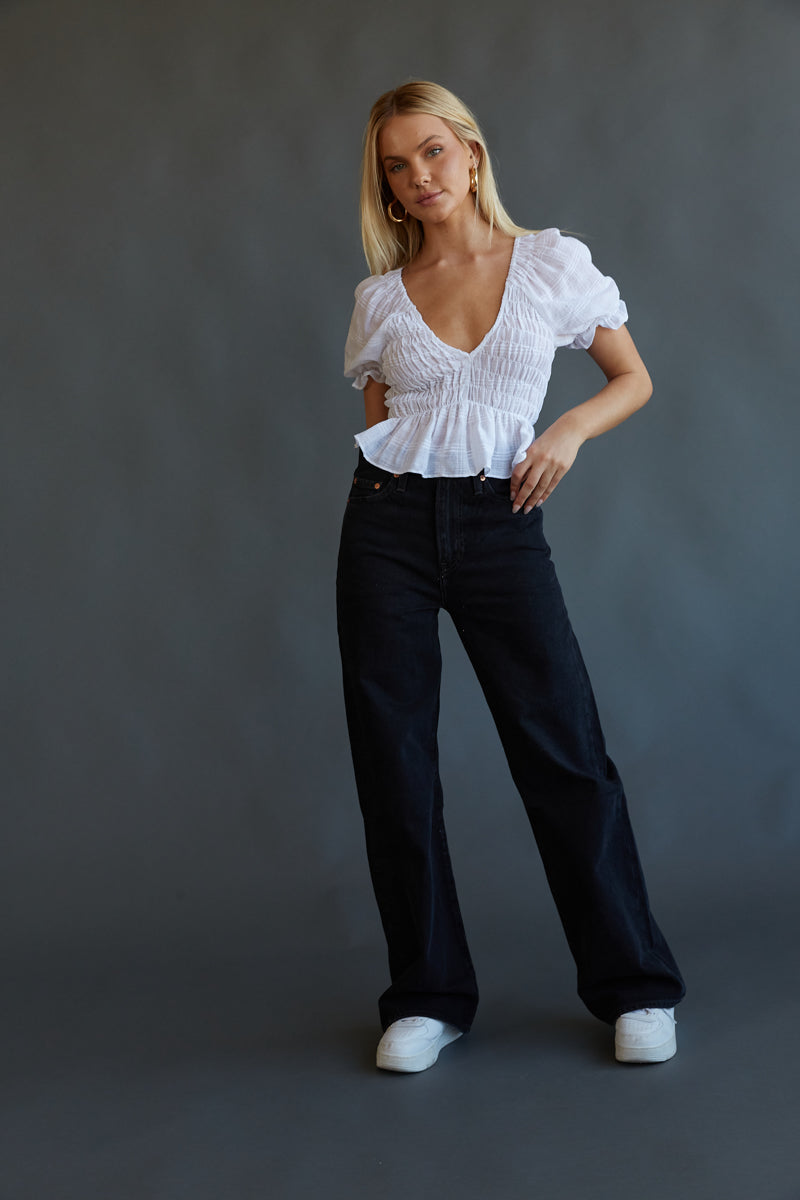 black levi's wide leg jeans - A6081-0001 - white puff sleeve crop top