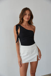 white linen mini skort with side slit - cute skorts for spring and summer - summer 2023 outfit inspo
