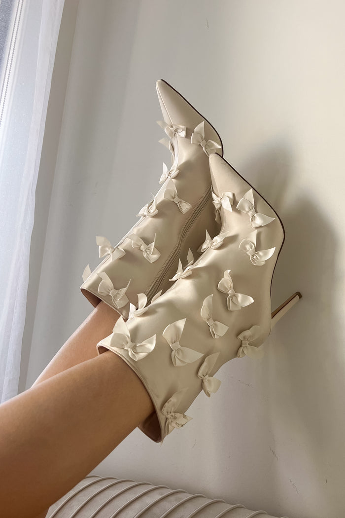 top view bow stiletto heels with pointed toe