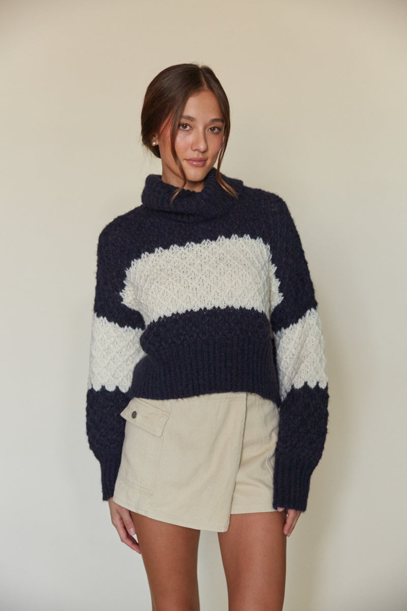 navy and white turtleneck sweater | academia preppy style | new york fashion