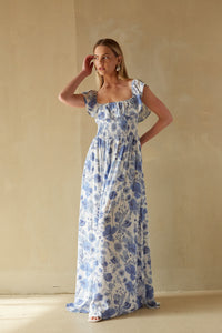 blue and white flowy maxi dress with ruffle detail |cottage core blue and white maxi dress 