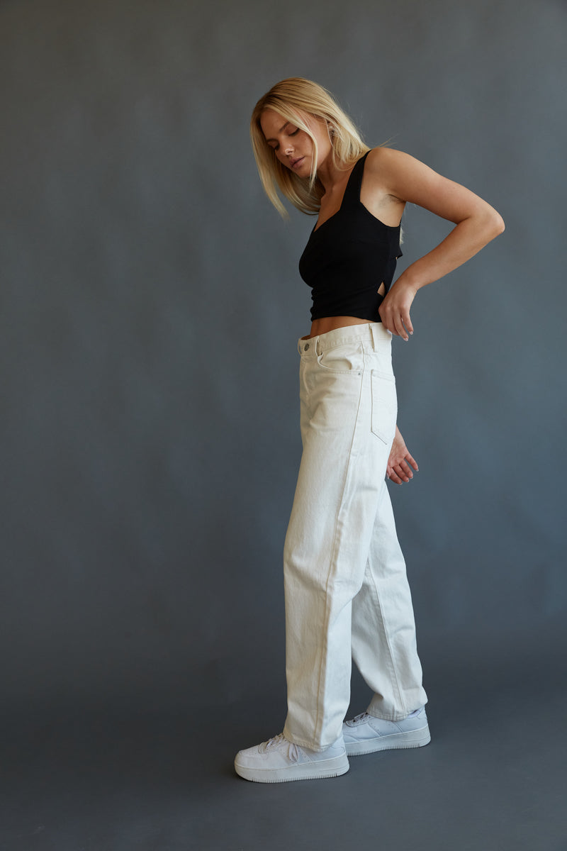 white baggy jeans by levis