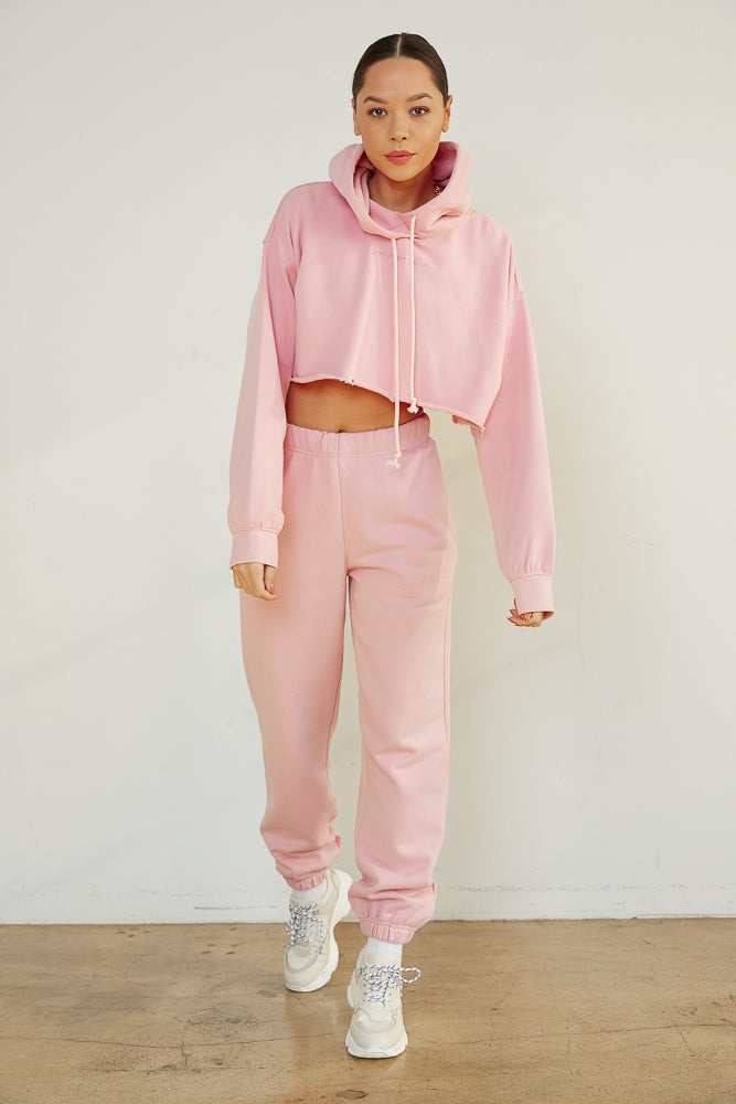 Cropped sweatshirt with baggy sweatpants
