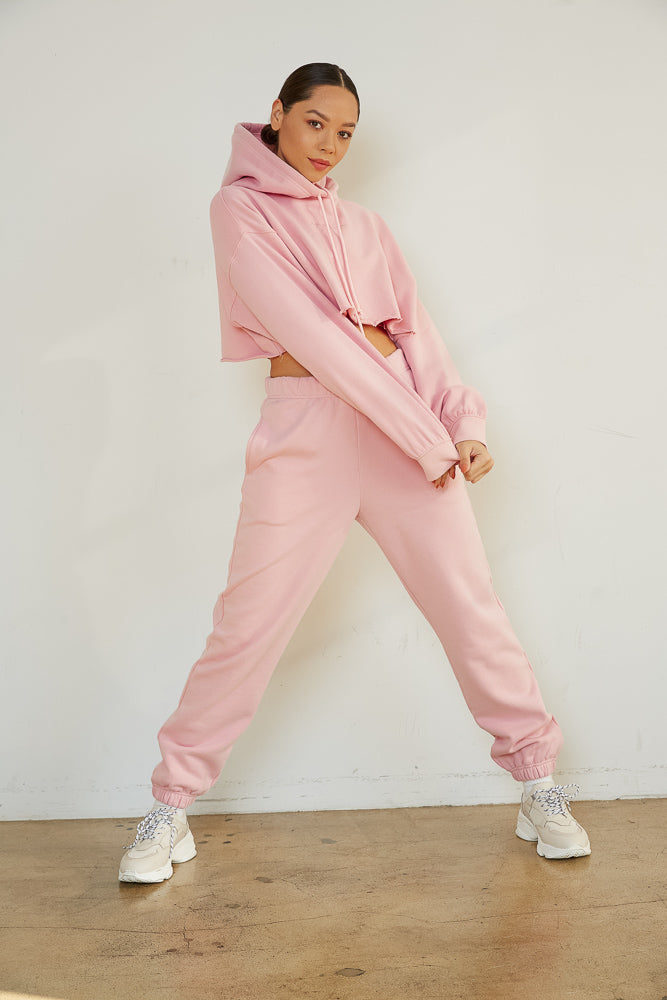 Cropped sweatshirt with baggy sweatpants