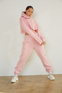 Cropped sweatshirt with baggy sweatpants