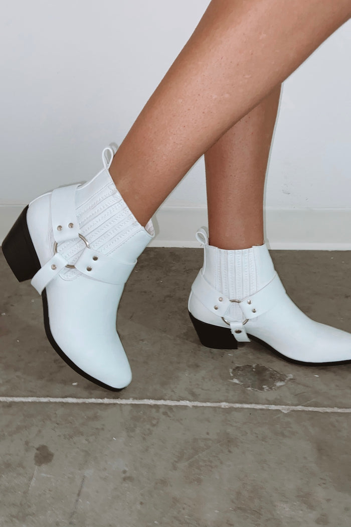 Billini Udella Bootie In White • Shop American Threads Women's