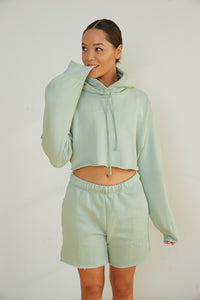 Cropped sweatshirt and bermuda shorts.