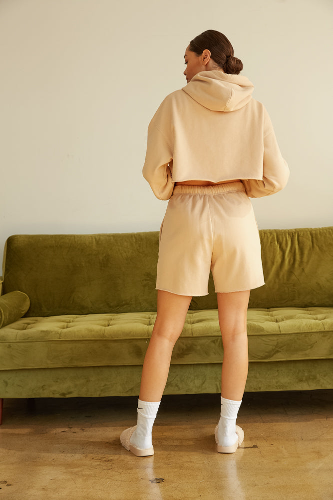 The back of this set is cropped.