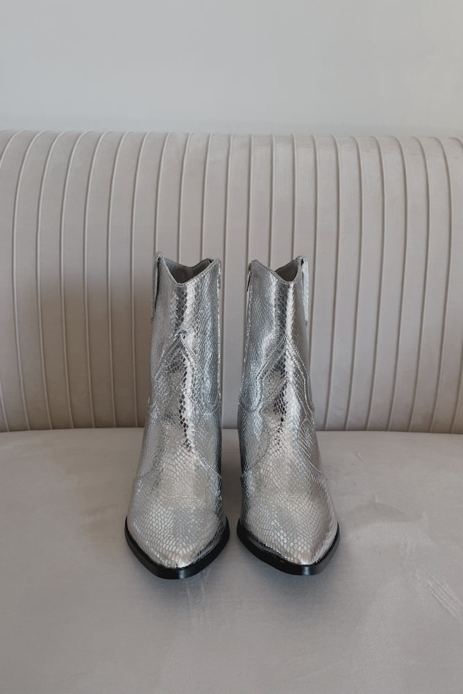 pointed toe silver cowboy boots - pumpkin patch - coffee dates - shopping spree - shopping trip