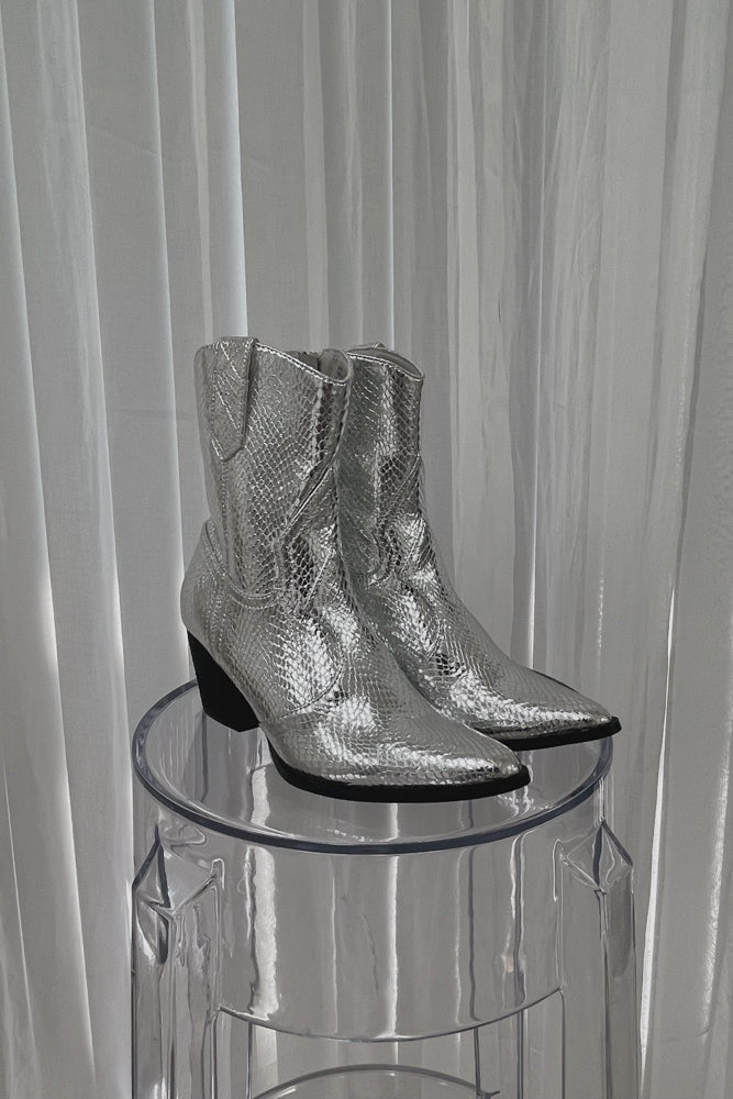 metallic silver boot - going out - night out- going to the bars - bar hopping