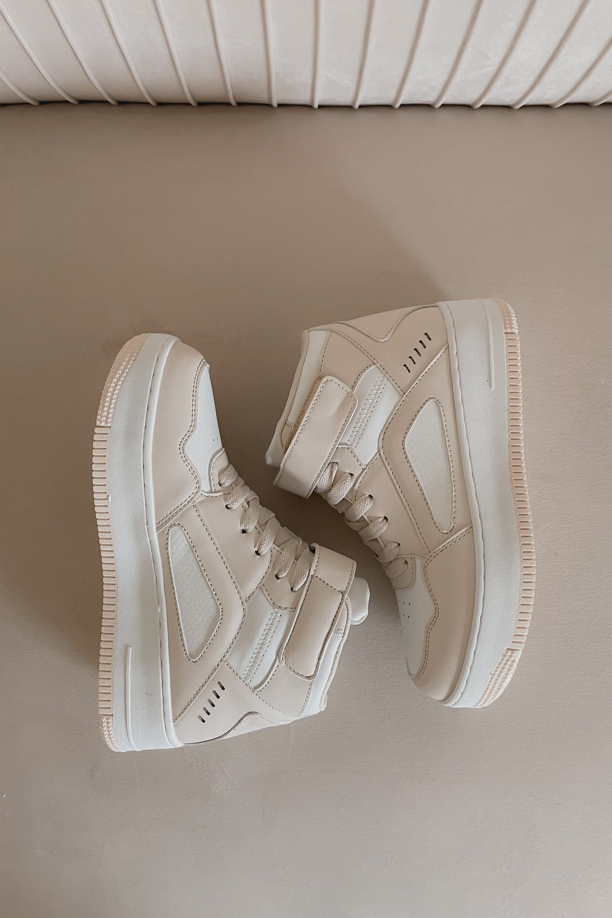 simple sneakers - no logo sneakers - beige and white