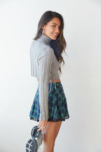 grey sweater - what to wear with a plaid skirt 