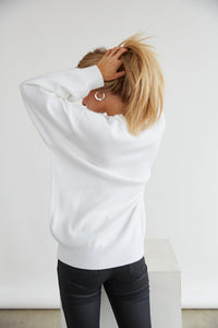 soft long sleeve sweater in white - causal lunch - lunch date - casual date - day date - shopping days - shopping trips