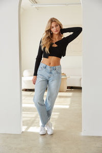A19590011 Levis 501 90s - girls night out - gno - date night - casual date - Hailey Bieber Jeans