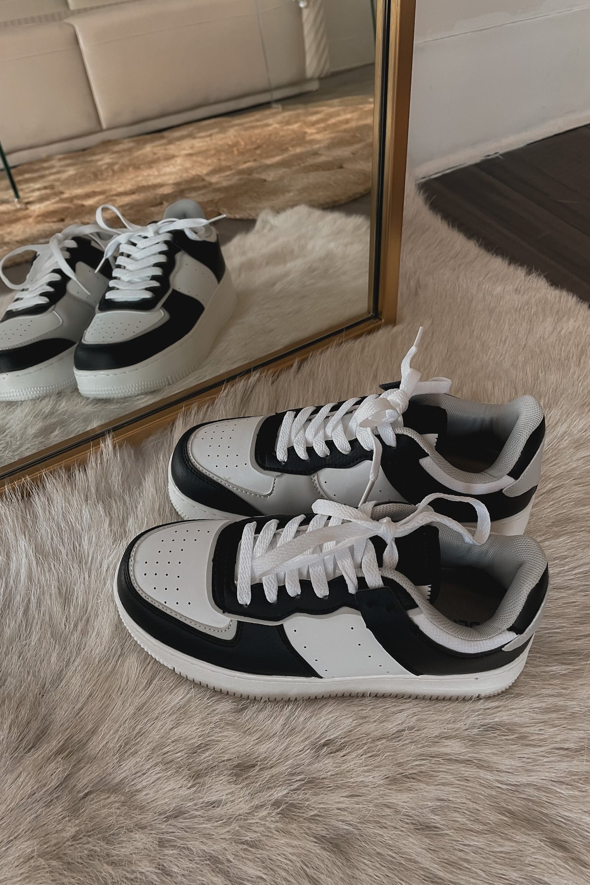 black and white women's sneakers