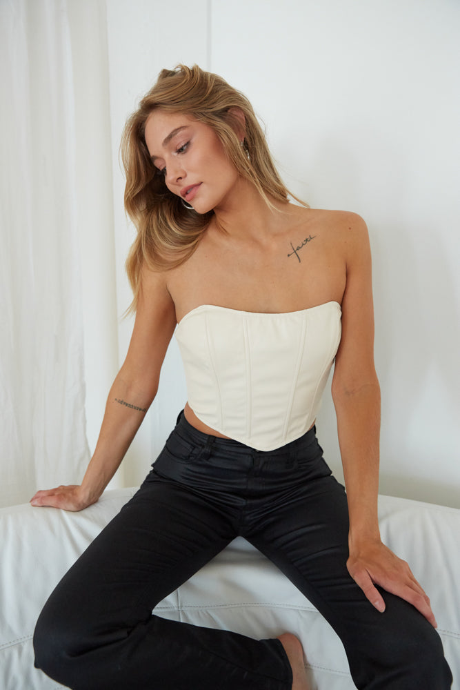 corset top with a sweetheart neckline- wear this on a date for a edgy look