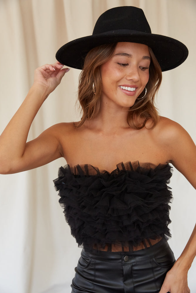 ruffle top in black  - party - going out - gno - girls night out - what to wear going out - vegas - the bars